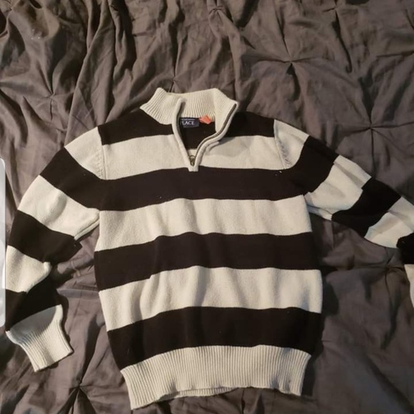 2 young boy sweaters - Picture 1 of 2